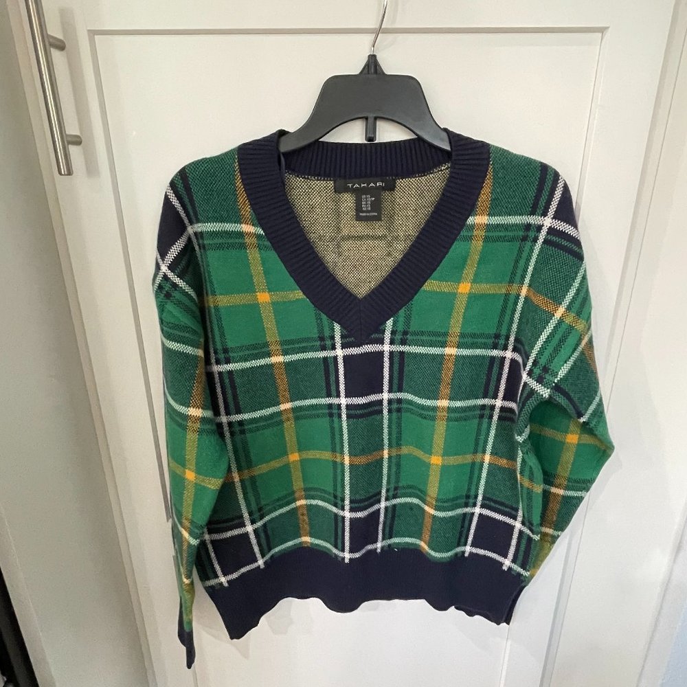 Tahari spring sweater size xs v neck green/blue plaid